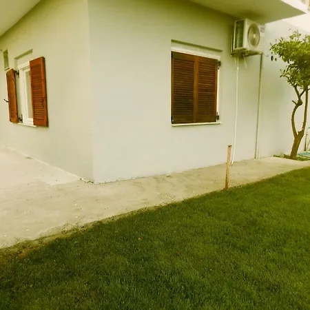 Vivian Kamelia House *