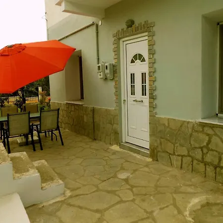 Vivian Kamelia House