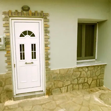 Vivian Kamelia House Villa *
