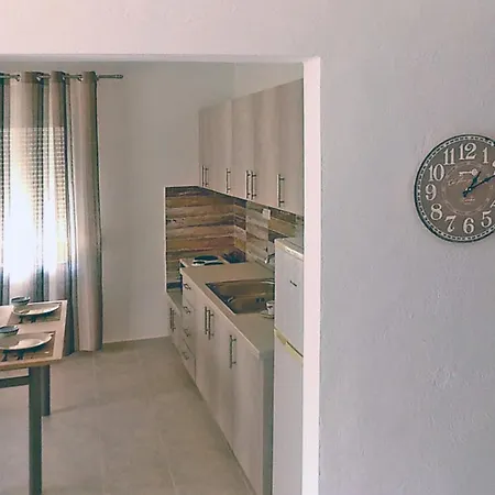 Vivian Kamelia House Villa