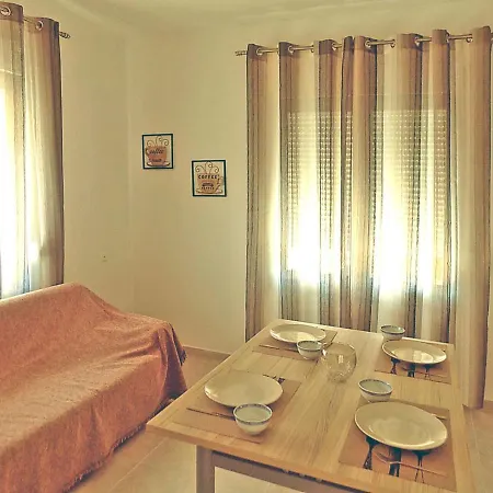 Vivian Kamelia House Villa *